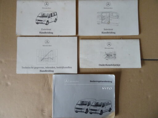 Collectie boekjes Mercedes Vito 108D 110D 113