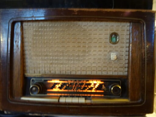 Vintage buizenradio Erres KY566