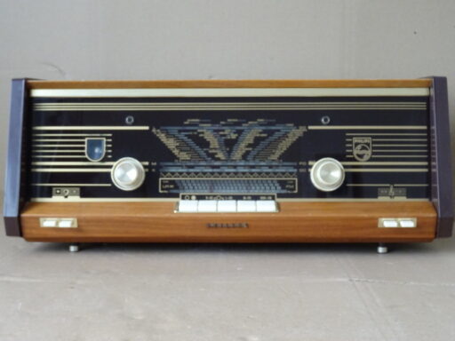 Alternative view of Vintage buizenradio Philips B4X23A