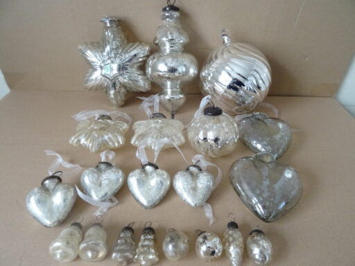 Alternative view of Collectie glazen kerstballen en piek boerenzilver stijl