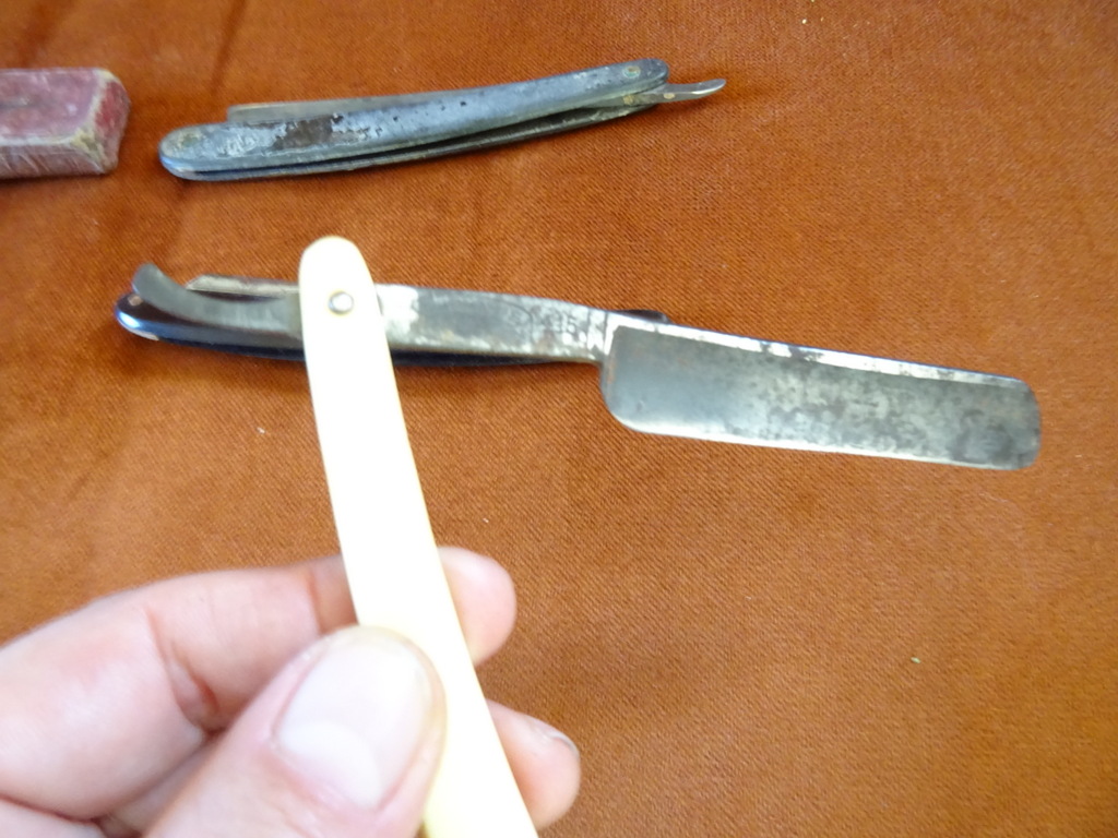 Collectie van 3 antieke of vintage scheermessen - Afbeelding 15