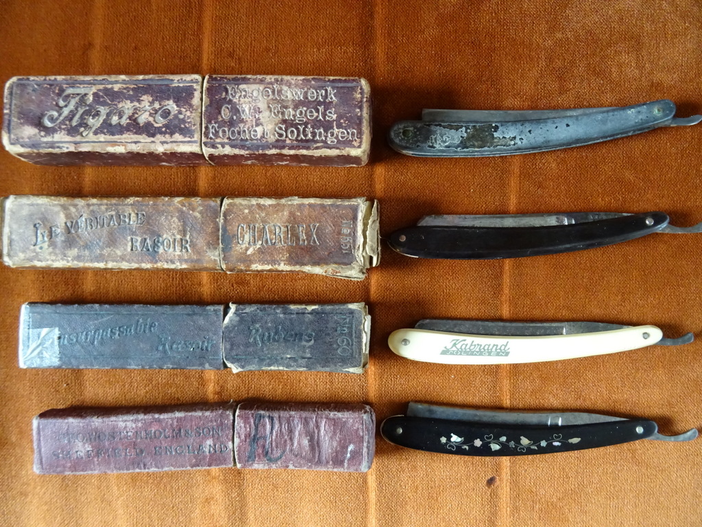 Collectie van 4 antieke of vintage scheermessen