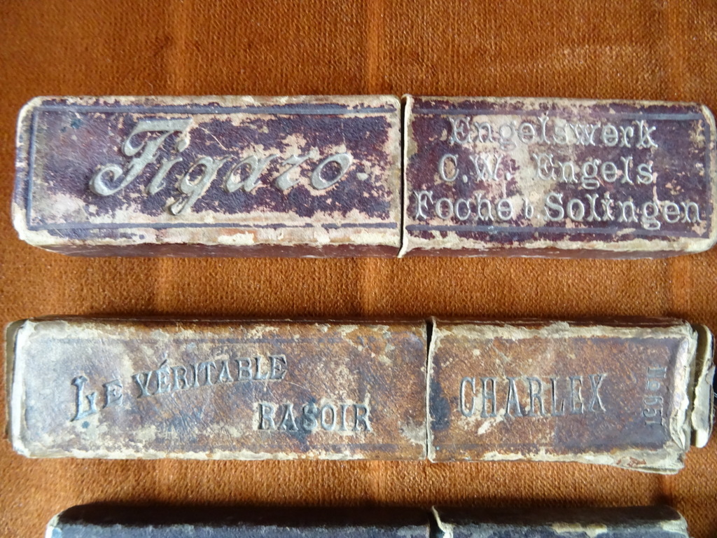 Collectie van 3 antieke of vintage scheermessen - Afbeelding 24