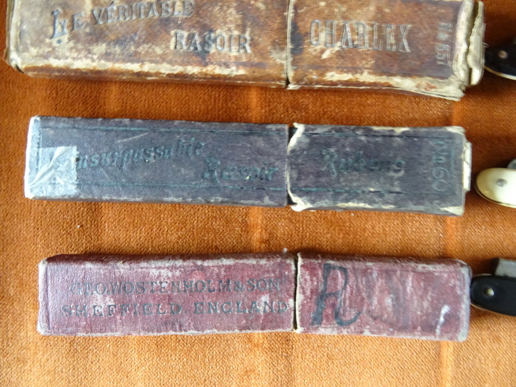Collectie van 3 antieke of vintage scheermessen - Afbeelding 25