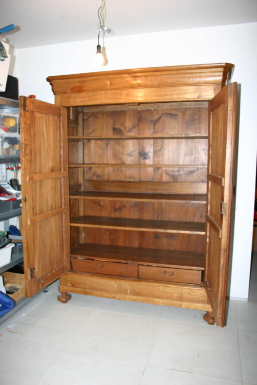 Alternative view of Antieke kersenhouten Biedermeier meidenkast linnenkast Bezorging mogelijk