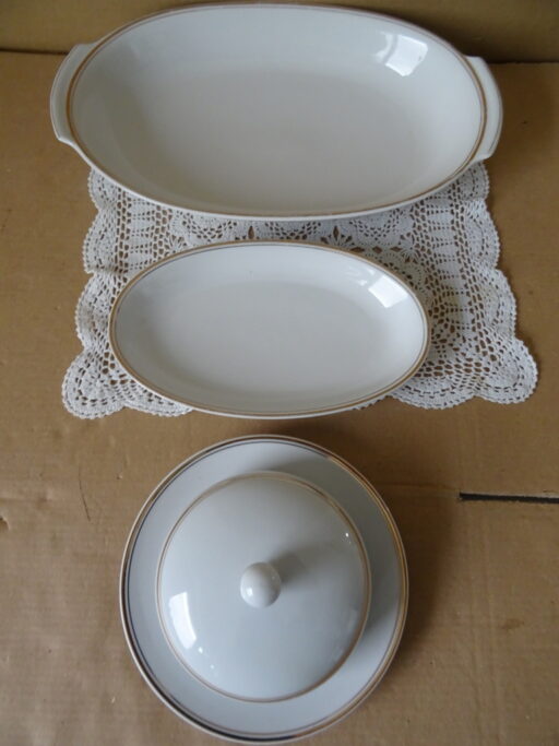 Vintage Kahla serveerschalen en botervloot 19 euro per set