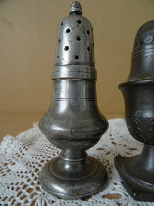 Alternative view of 18e-eeuwse Collectie tinnen peperbussen