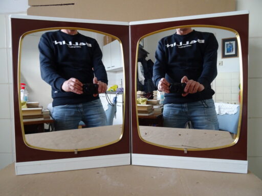 Alternative view of Vintage medicijnkastjes badkamerkastjes van metaal