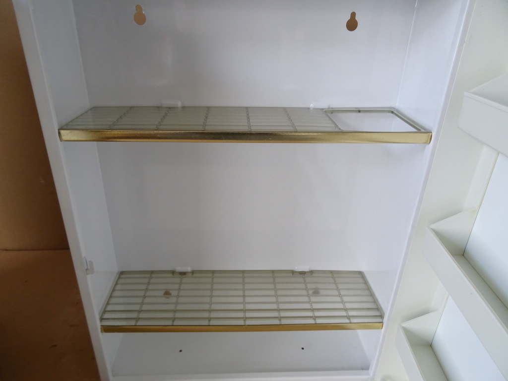 Vintage medicijnkastjes badkamerkastjes van metaal - Afbeelding 18