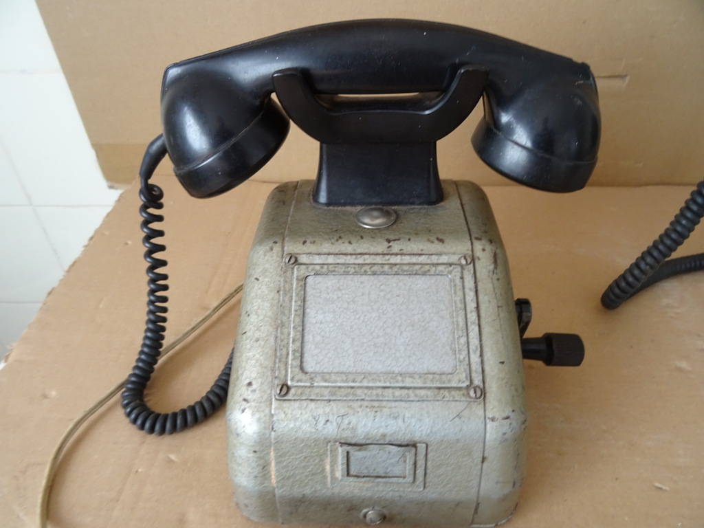 Vintage metalen telefoon veldtelefoon M.v.O. 39 euro per stuk - Afbeelding 2