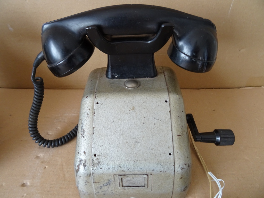Vintage metalen telefoon veldtelefoon M.v.O. 39 euro per stuk - Afbeelding 15