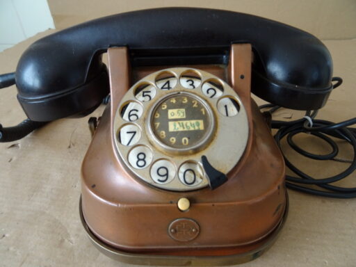 Vintage koperen telefoon telefoontoestel RTT 56