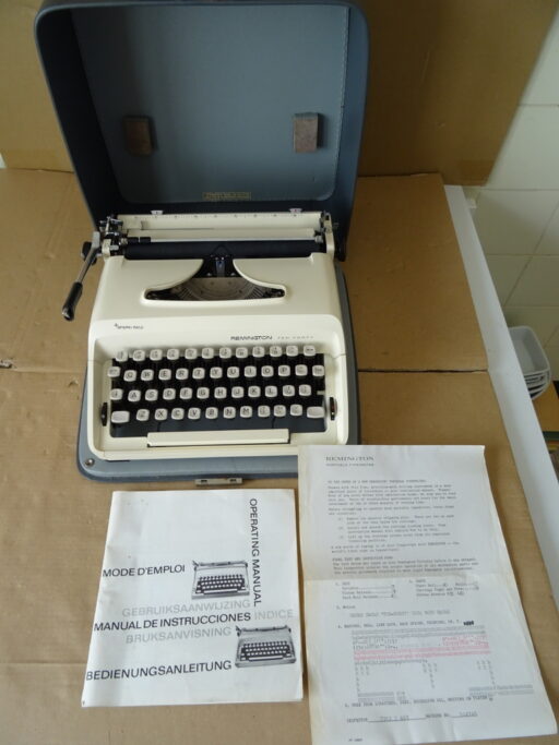Vintage typemachine Remington Ten Forty