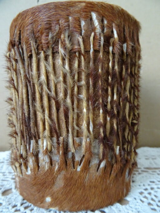 Alternative view of Inheems houten trommeltje Mali volkskunst 11cm