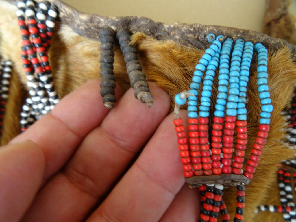Inheems kledingstuk vrouw van dierenhuid Ethiopië - Afbeelding 16