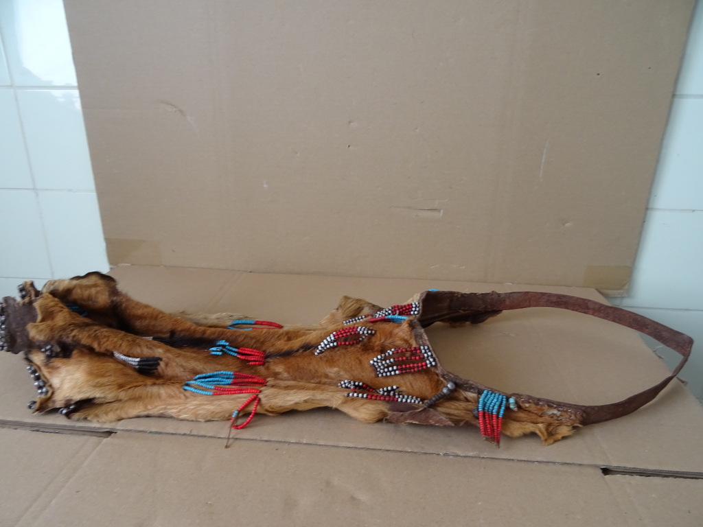 Inheems kledingstuk vrouw van dierenhuid Ethiopië - Afbeelding 18