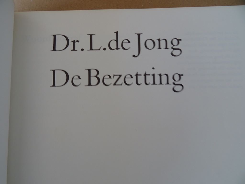 Dr. L. de Jong De Bezetting - Afbeelding 4