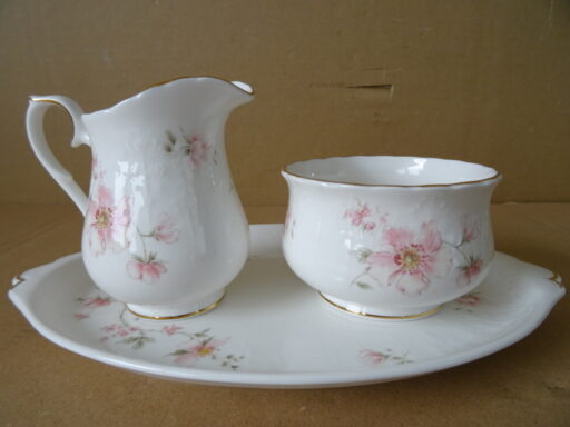 Vintage verguld melk en suiker stel Royal Albert Breath of Spring