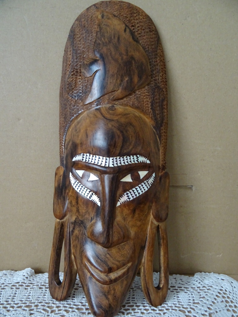 Houten masker Kenia met parelmoer 32cm