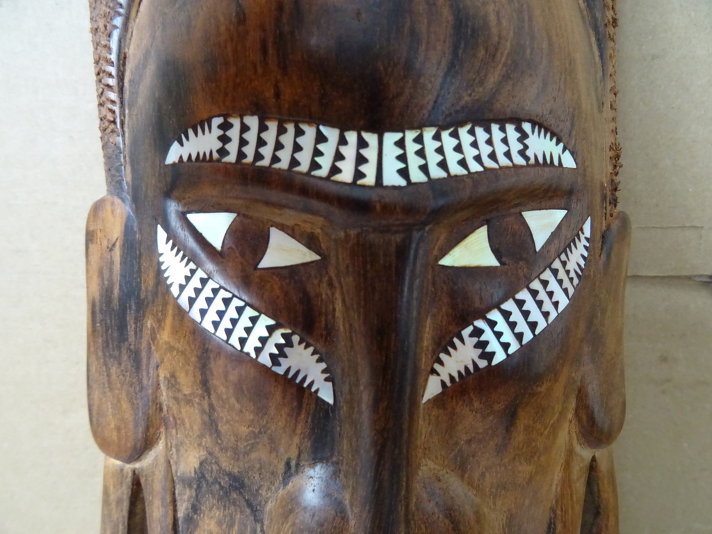 Houten masker Kenia met parelmoer 32cm - Afbeelding 4