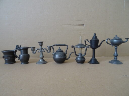 Collectie tinnen miniaturen