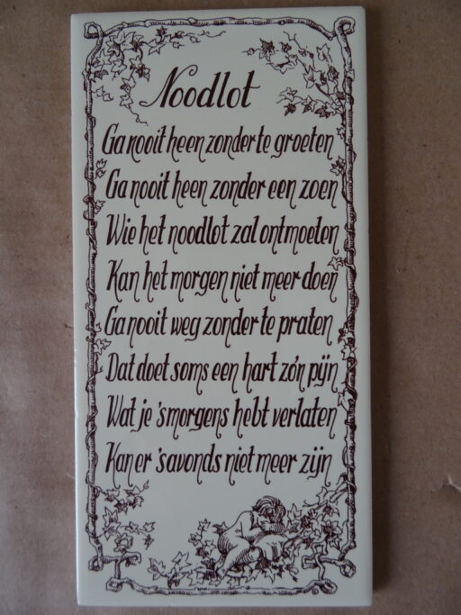 Vintage tegel met Noodlot Ga nooit heen