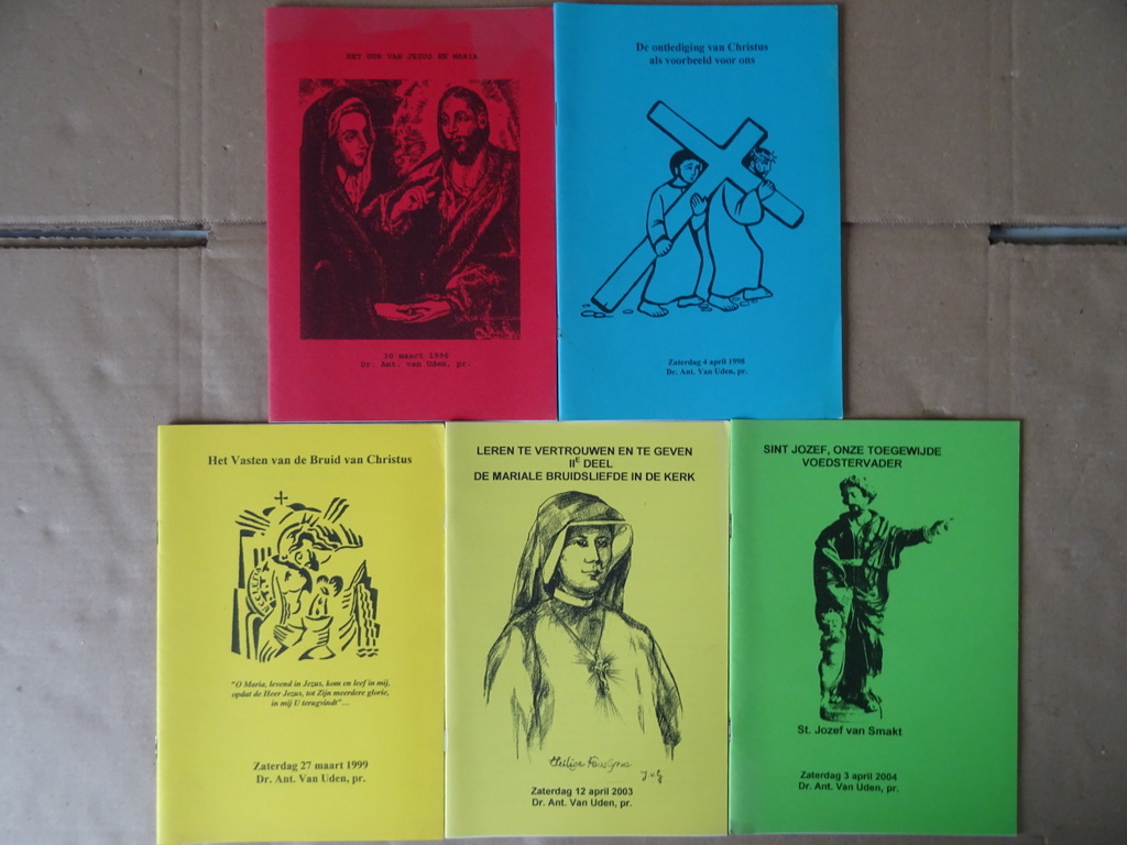 Collectie boekjes Dr. Ant. van Uden pr. 1995-2004