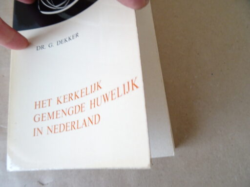 Alternative view of Dr. G. Dekker Het kerkelijk gemengde huwelijk in Nederland