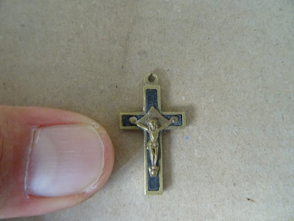 Antieke en vintage kruisbeeld medaillons met ingelegd hout 9 euro per stuk - Afbeelding 3