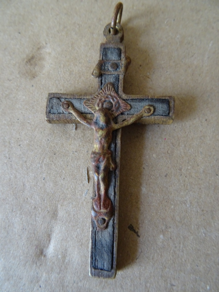 Antieke en vintage kruisbeeld medaillons met ingelegd hout 9 euro per stuk - Afbeelding 28