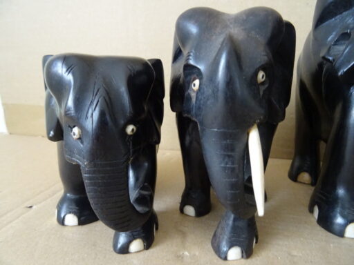 Alternative view of Antieke of vintage ebbenhouten olifanten 10cm-18cm