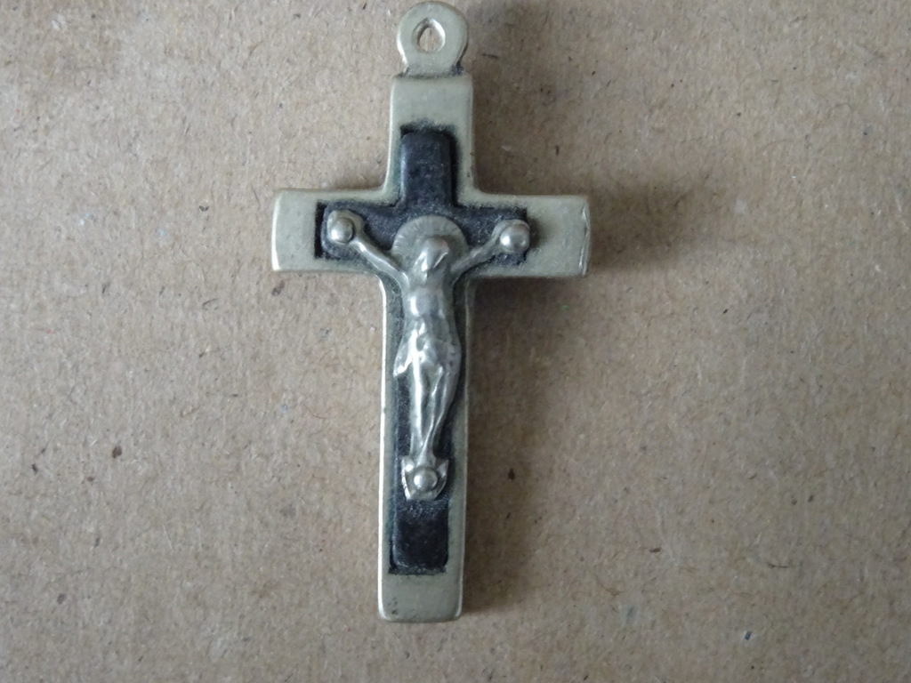 Antieke en vintage kruisbeeld medaillons met ingelegd hout 9 euro per stuk - Afbeelding 5