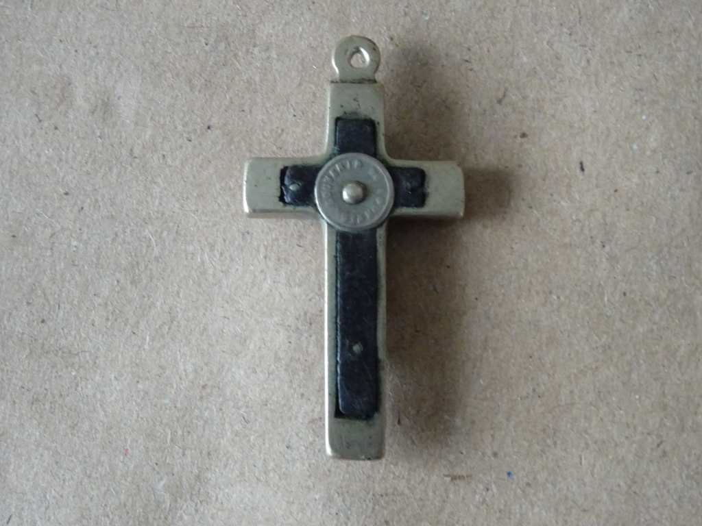 Antieke en vintage kruisbeeld medaillons met ingelegd hout 9 euro per stuk - Afbeelding 6