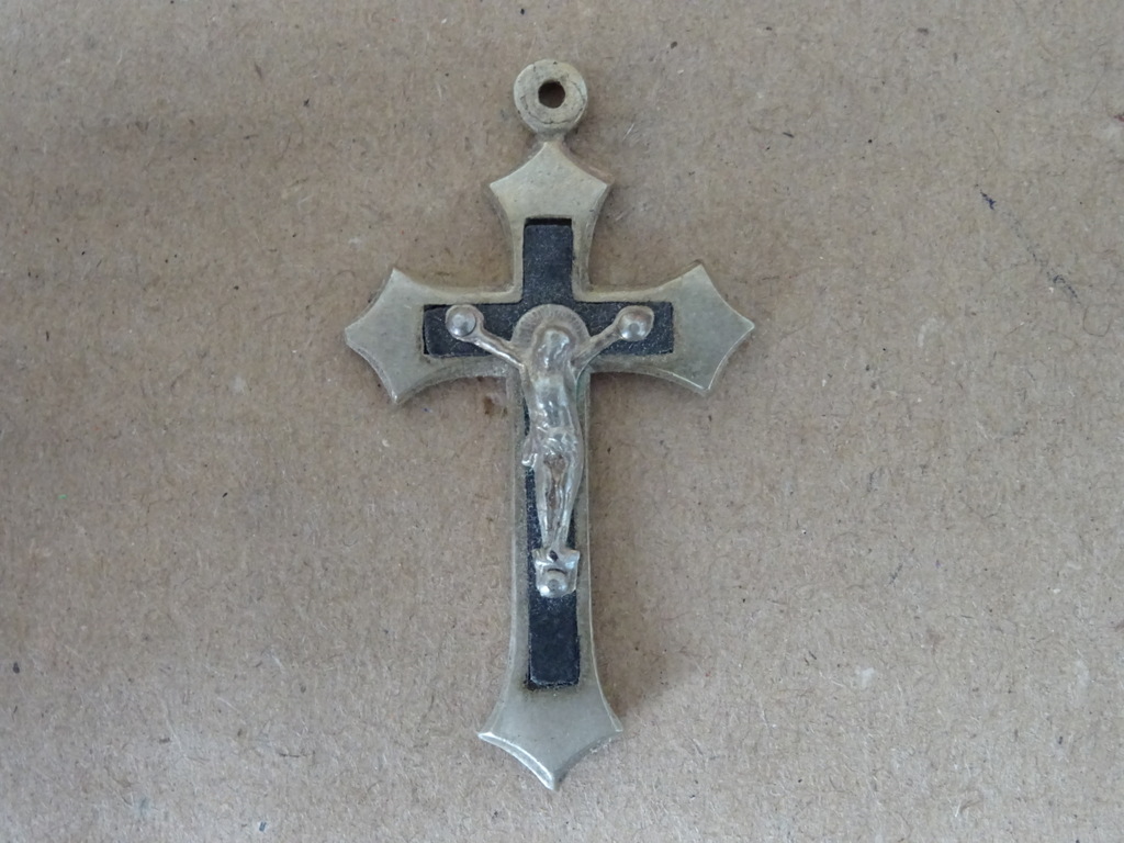 Antieke en vintage kruisbeeld medaillons met ingelegd hout 9 euro per stuk - Afbeelding 11