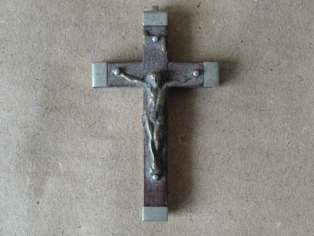 Antieke en vintage kruisbeeld medaillons met ingelegd hout 9 euro per stuk - Afbeelding 14