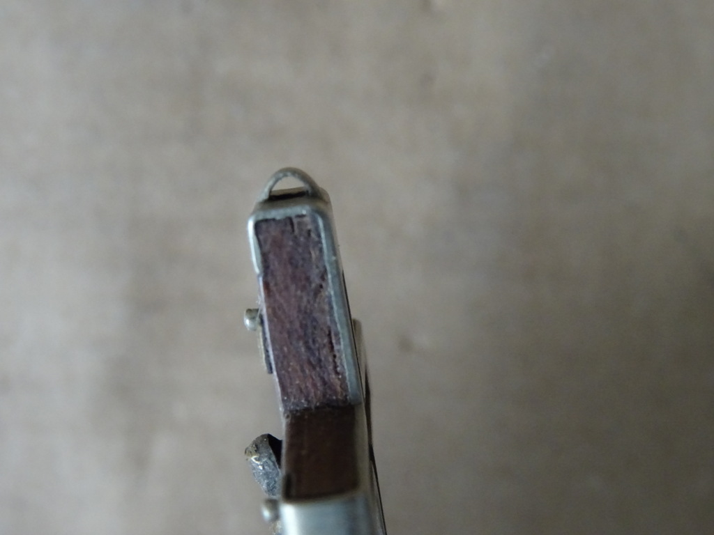 Antieke en vintage kruisbeeld medaillons met ingelegd hout 9 euro per stuk - Afbeelding 15