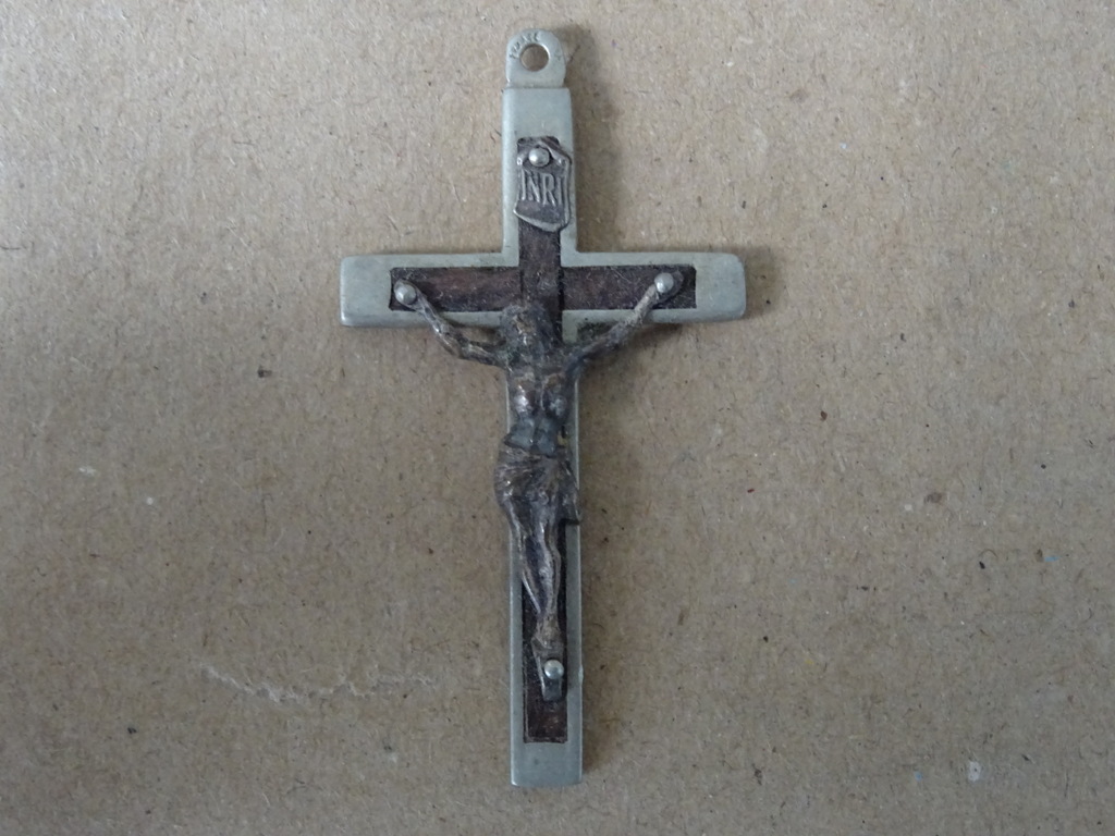 Antieke en vintage kruisbeeld medaillons met ingelegd hout 9 euro per stuk - Afbeelding 21