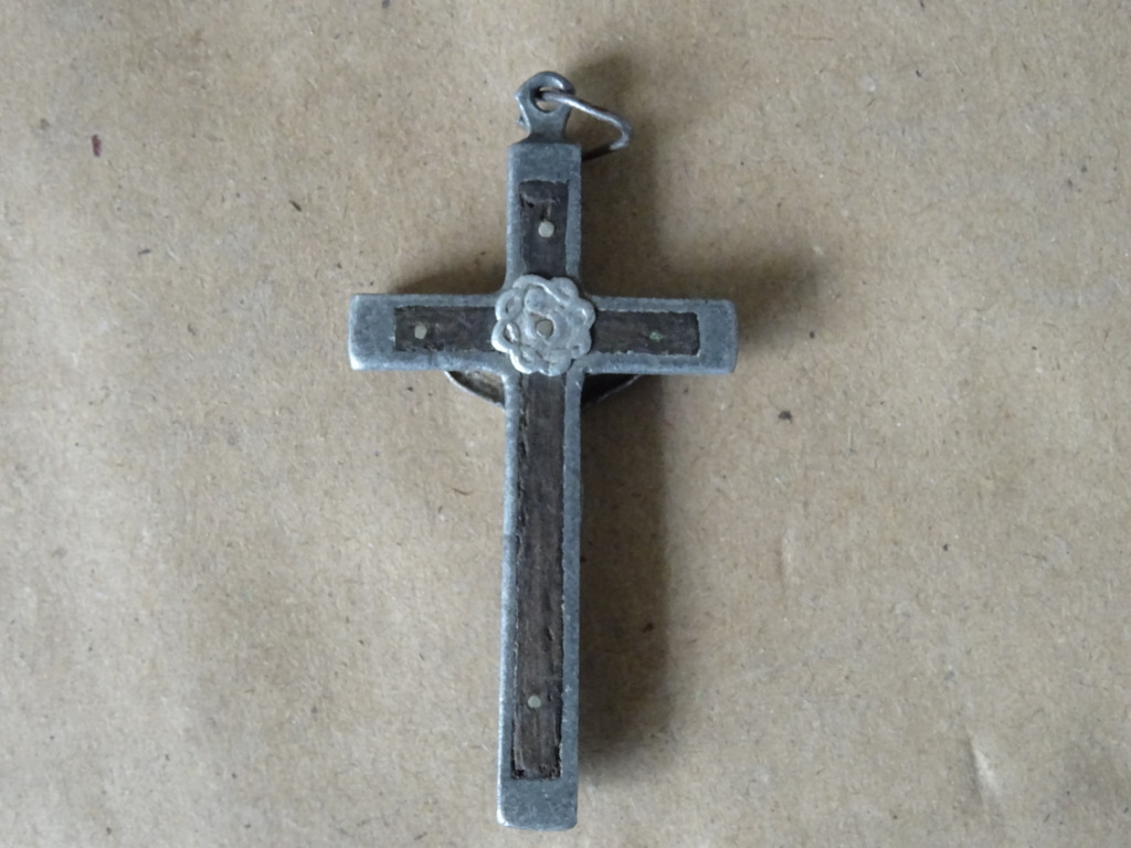 Antieke en vintage kruisbeeld medaillons met ingelegd hout 9 euro per stuk - Afbeelding 27