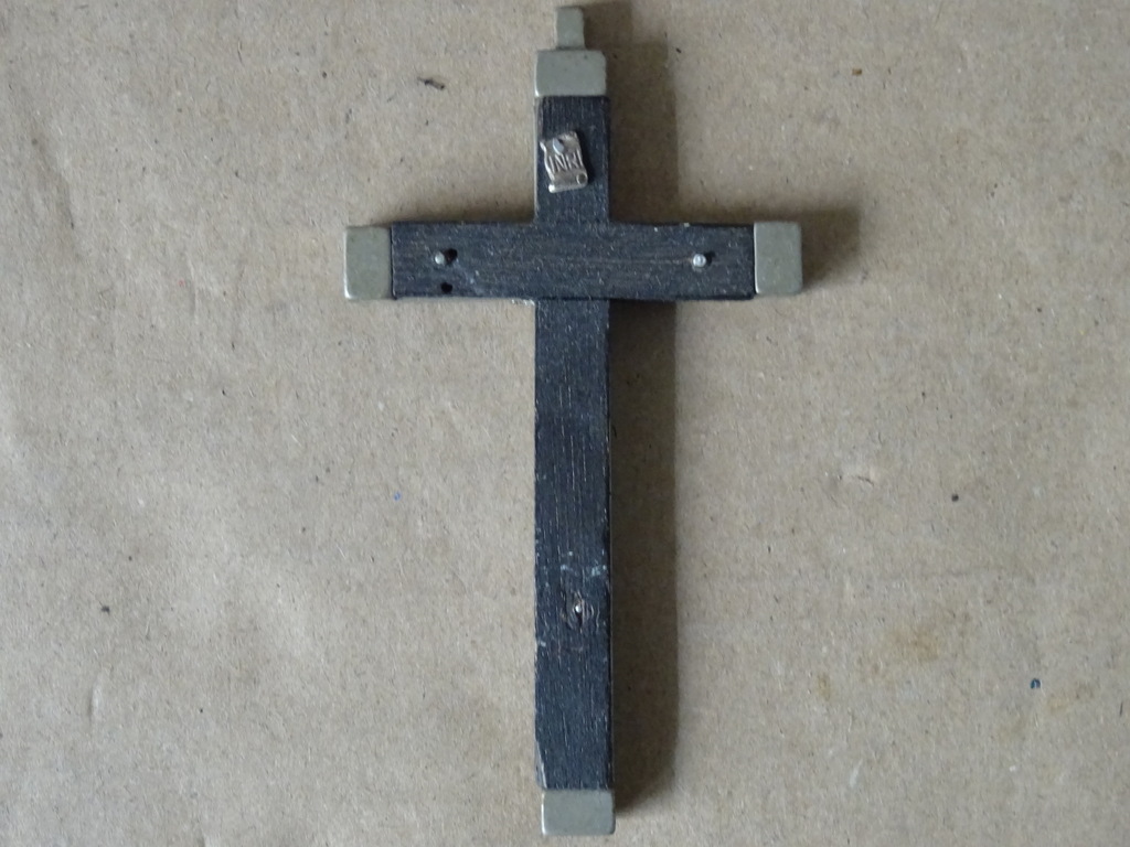 Antieke en vintage kruisbeeld medaillons met ingelegd hout 9 euro per stuk - Afbeelding 30