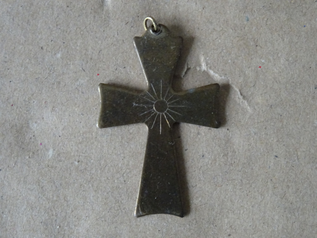 Antieke of vintage kruisbeeld medaillons 9 euro per stuk - Afbeelding 22