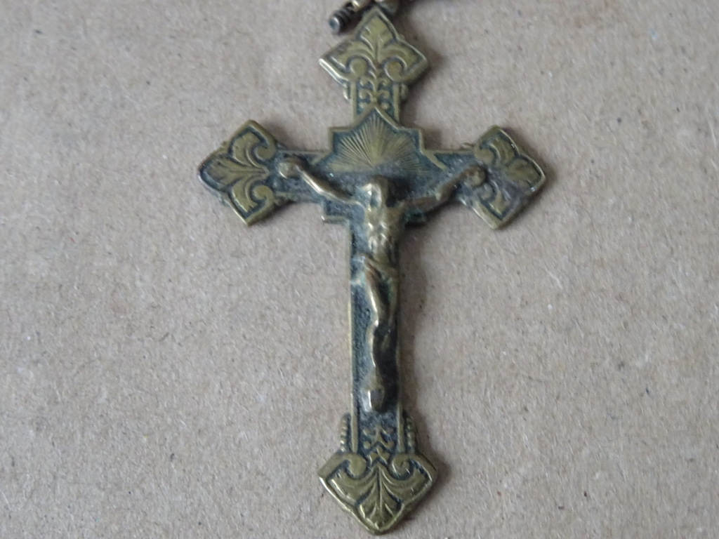 Antieke of vintage kruisbeeld medaillons 9 euro per stuk - Afbeelding 38