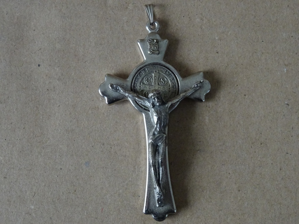 Antieke of vintage kruisbeeld medaillons 9 euro per stuk - Afbeelding 50