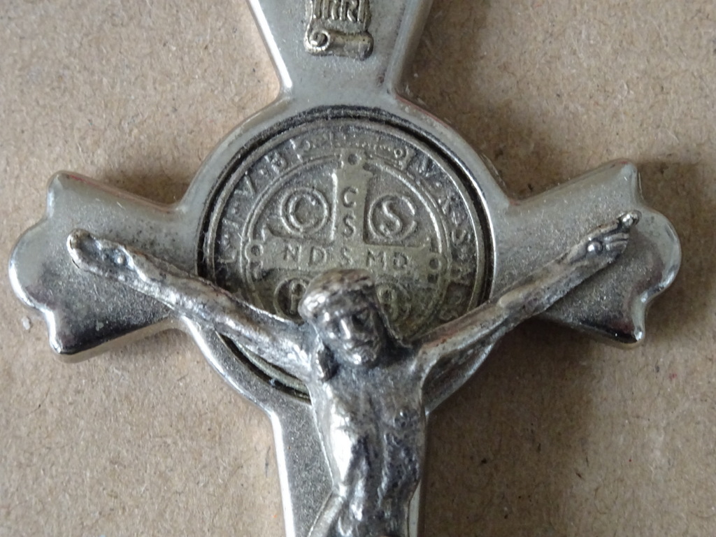 Antieke of vintage kruisbeeld medaillons 9 euro per stuk - Afbeelding 51
