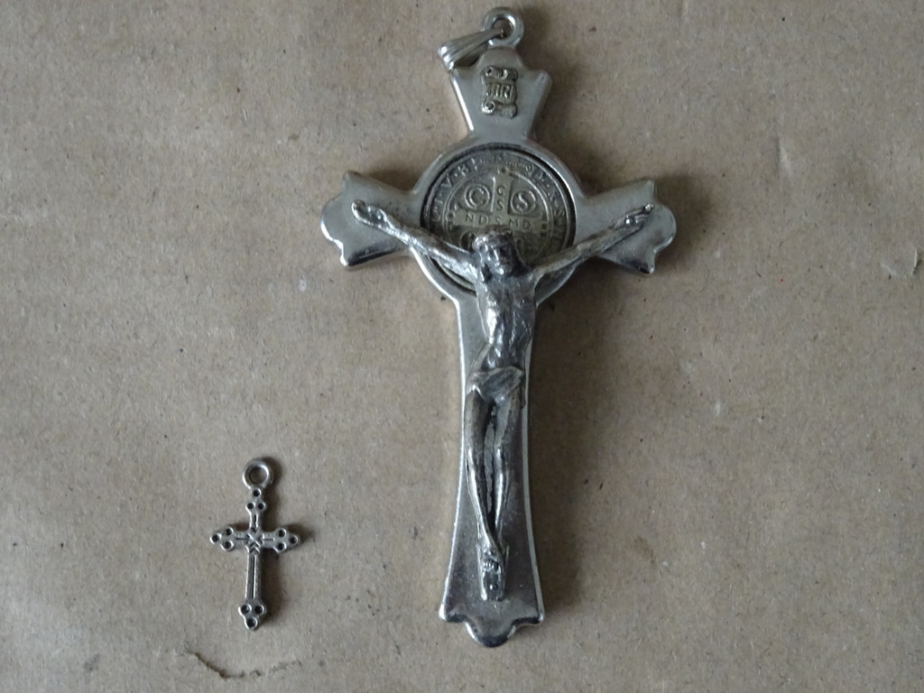 Antieke of vintage kruisbeeld medaillons 9 euro per stuk - Afbeelding 55