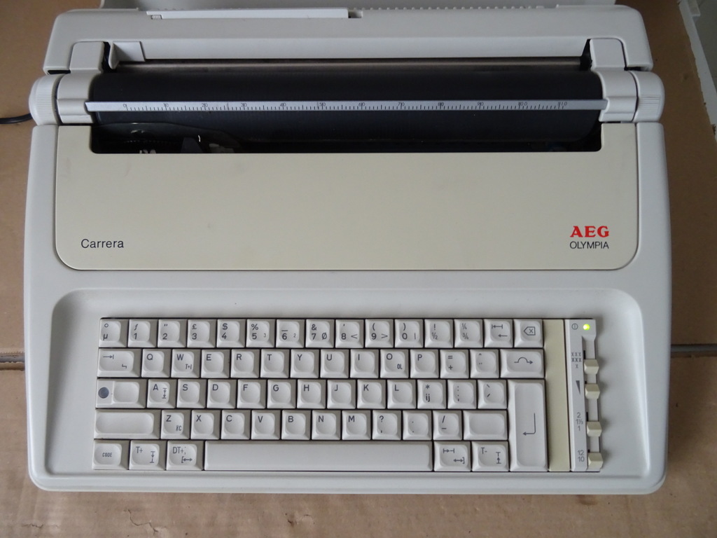 Elektrische typemachine AEG Olympia Carrera - Afbeelding 2