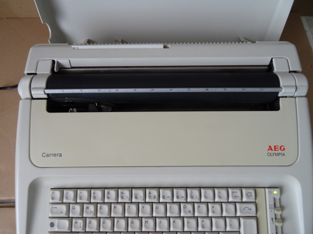 Elektrische typemachine AEG Olympia Carrera - Afbeelding 4