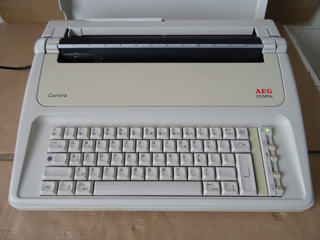 Elektrische typemachine AEG Olympia Carrera - Afbeelding 5