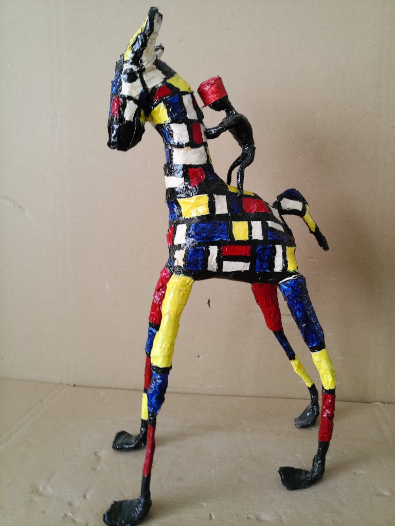 Volkskunst giraffe met ruiter in Mondriaan kleuren 42cm - Afbeelding 19