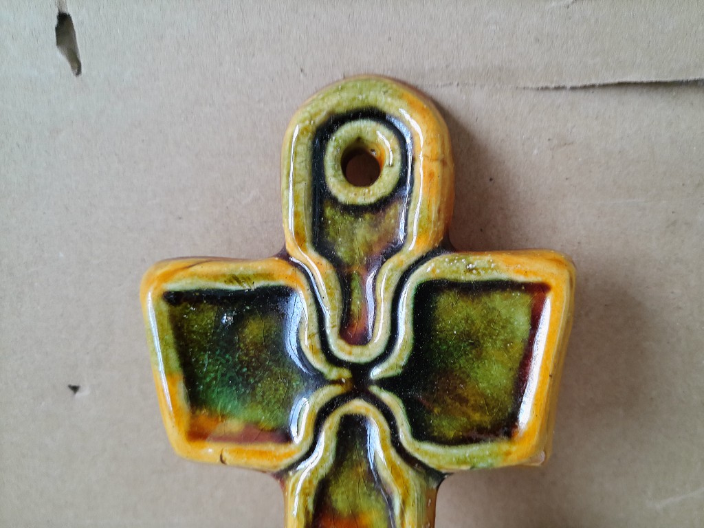 Vintage aardewerk kruisbeeld Art deco stijl 12cm wandkruisje - Afbeelding 2