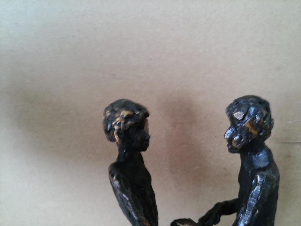 Astrid Velduyzen-Koppen bronzen beeld De Ontmoeting 15cm - Afbeelding 14